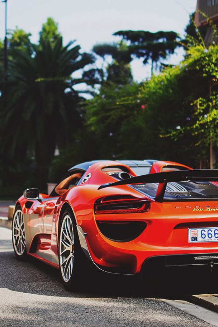 Porsche 918.