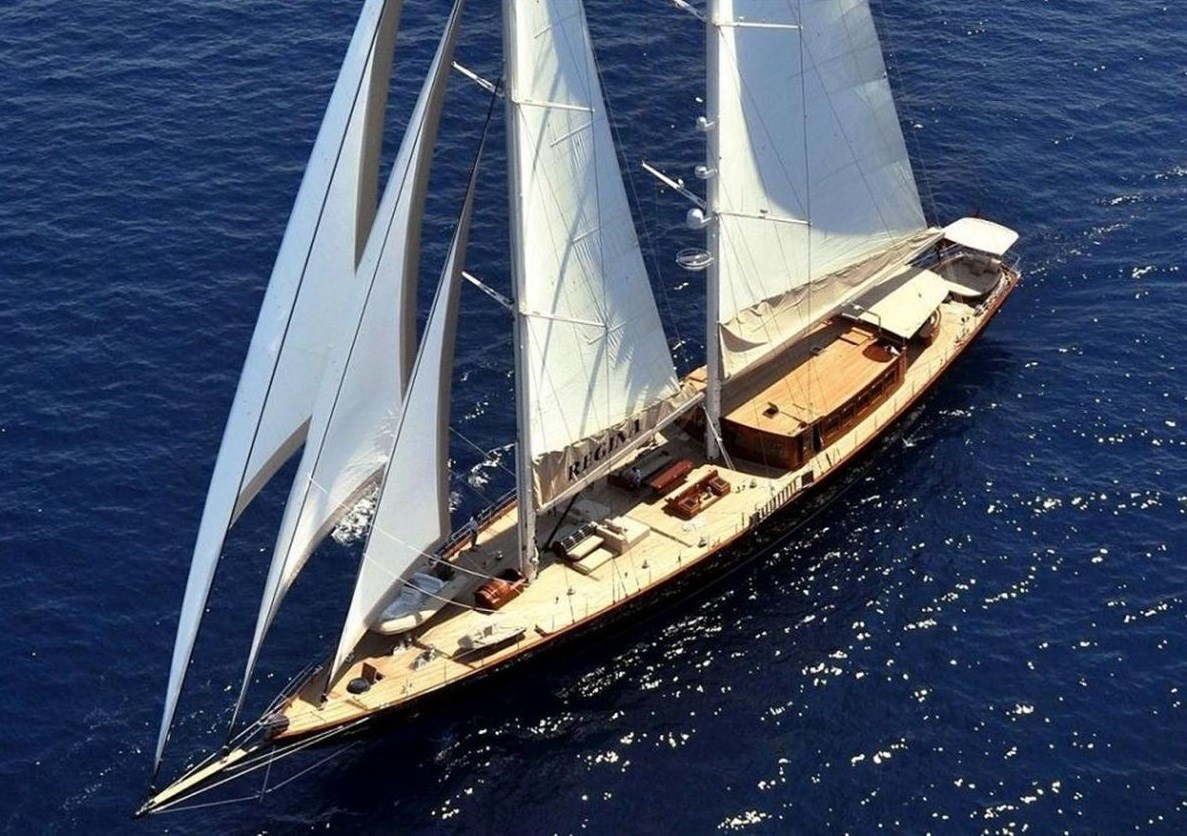 Luxury sailing yacht Regina