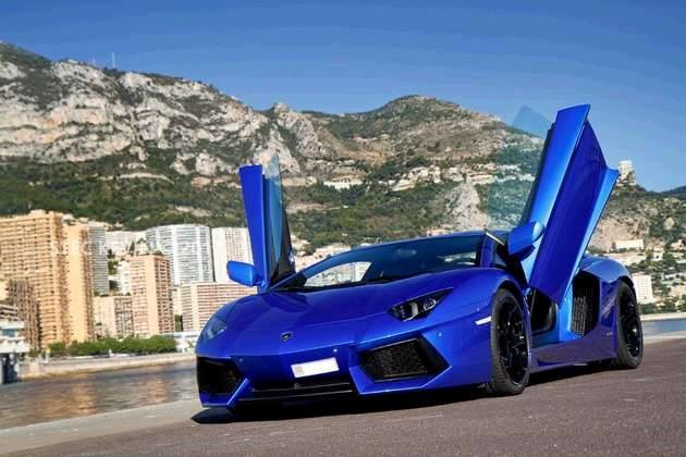 Lamborghini Aventador LP700-4.