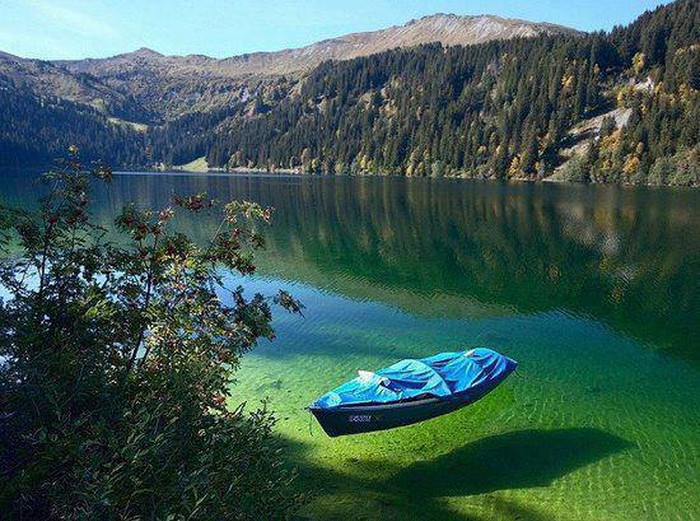Amazing transparent lake in Montana