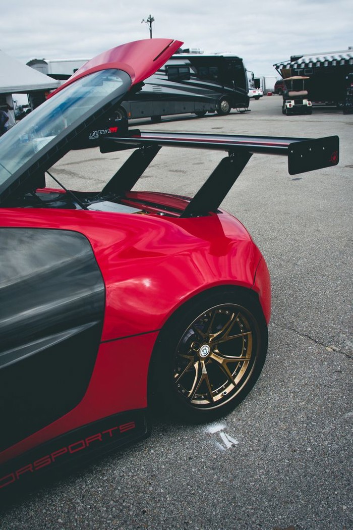 Audi R8.