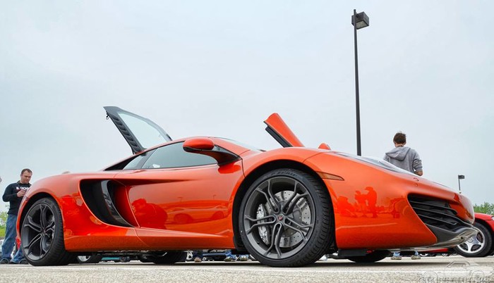 McLaren MP4-12C.