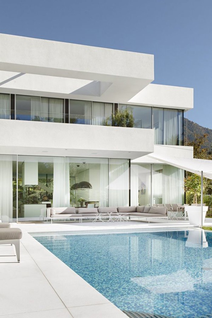 Seamless Transition Between Environments: The House M, Italy