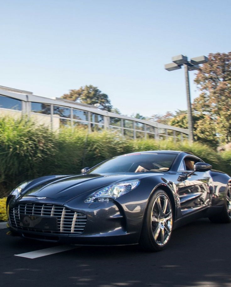 Aston Martin One-77.