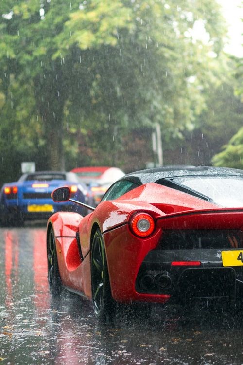 LaFerrari in the rain.