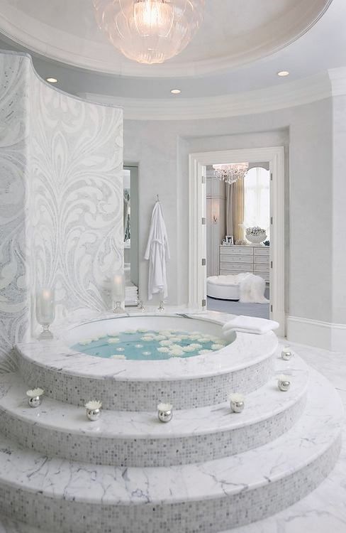 Luxurious bathroom.