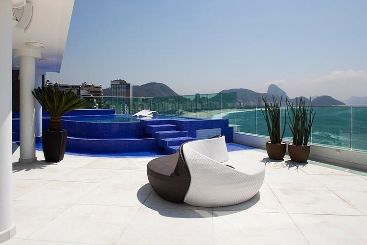 Copacabana Triplex by Carlos Cesar Ferreira Arquitetura.