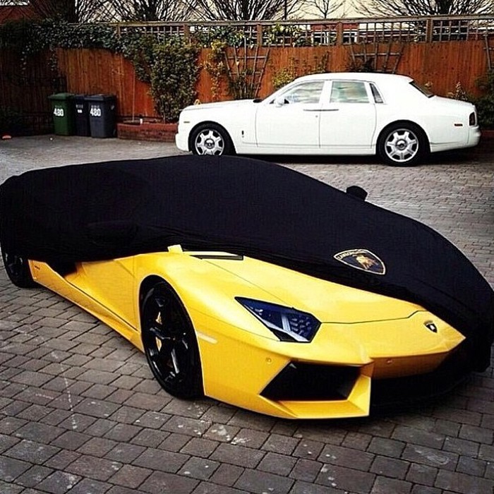 Lamborghini Aventador.