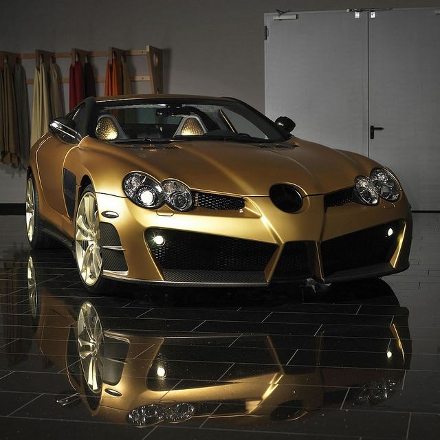 Mercedes Benz SLR Mclaren Renovatio Gold Edition.