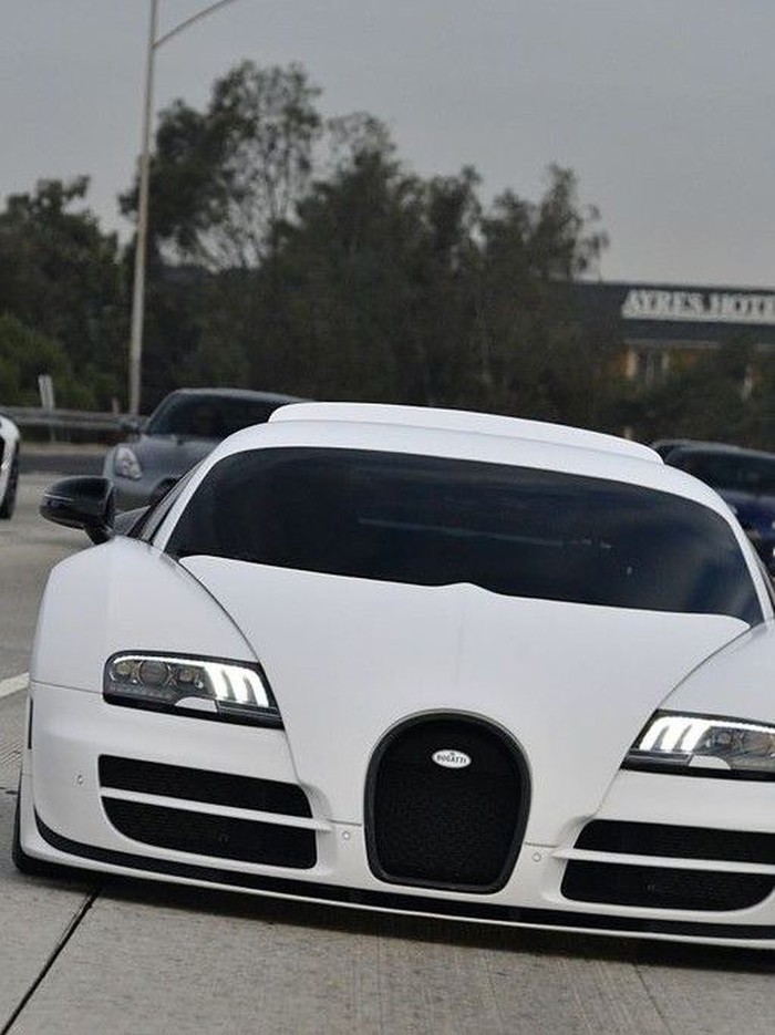 Bugatti Veyron.