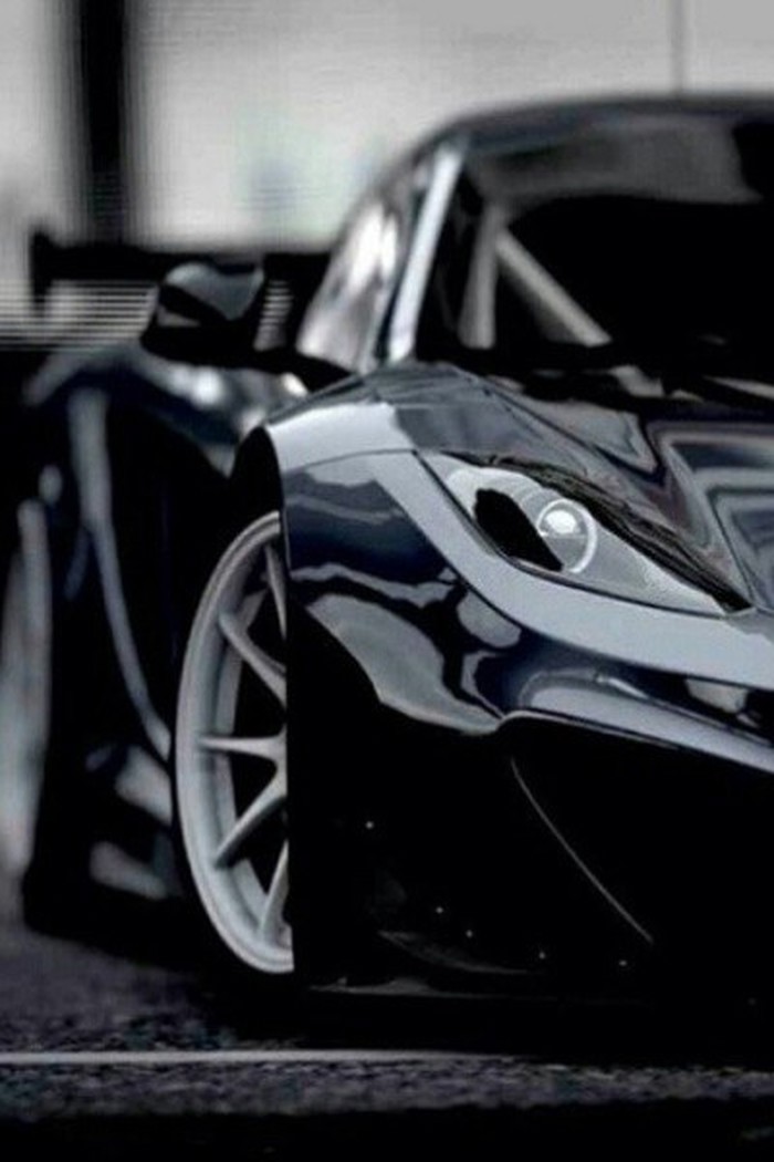 McLaren MP4-12C.