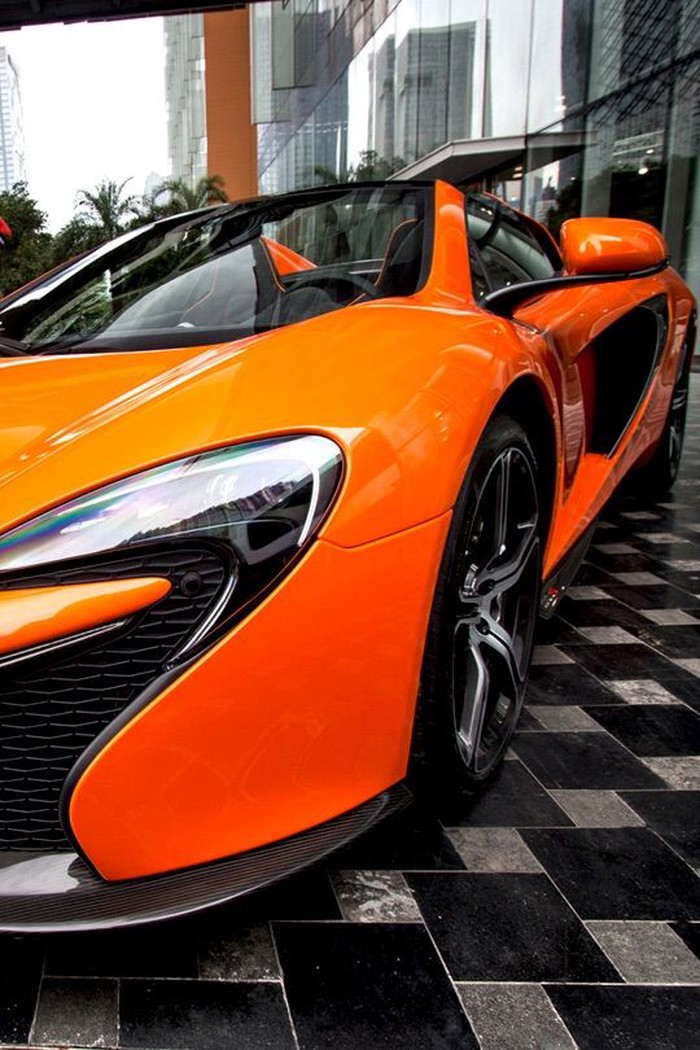 McLaren 650S Spyder.