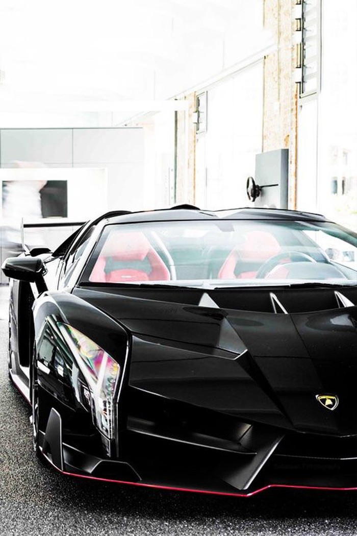 Veneno Roadster.