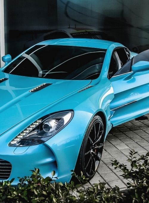Tiffany Blue Aston Martin One-77.