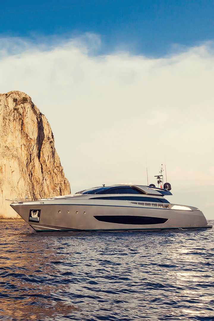 Riva 122' Mythos.