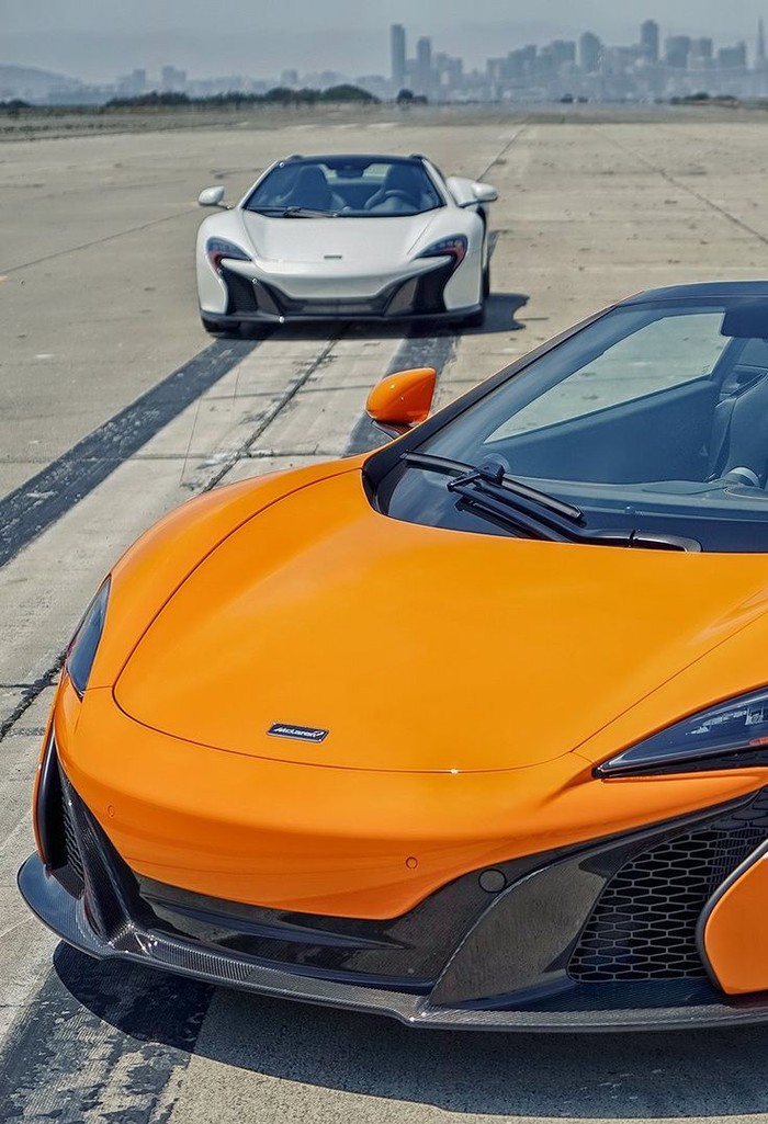 McLaren 650S.