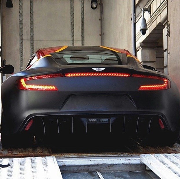 Aston Martin One-77.