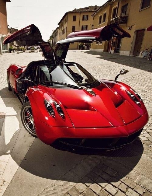 Pagani Huayra.