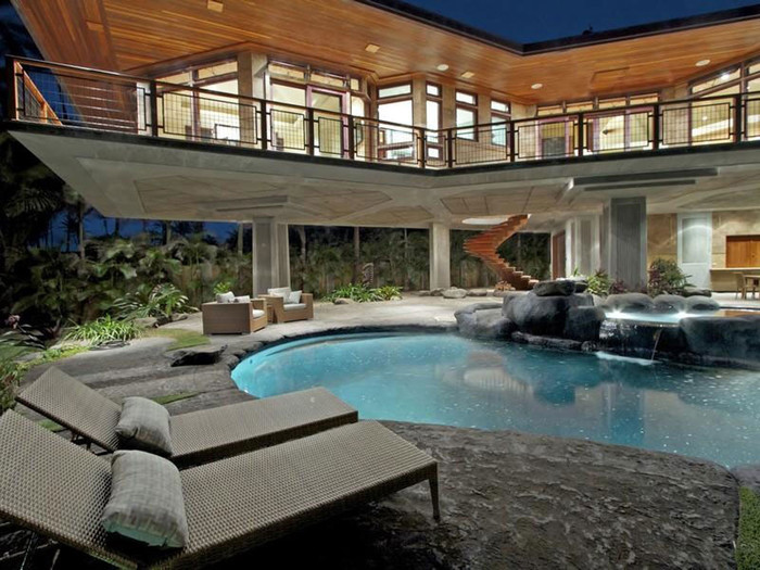 Amazing Beachfront Residence In Hawaii