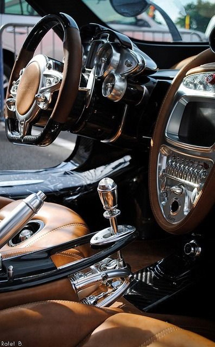 Pagani Huayra interior.