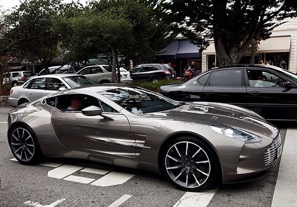 Aston Martin One 77.