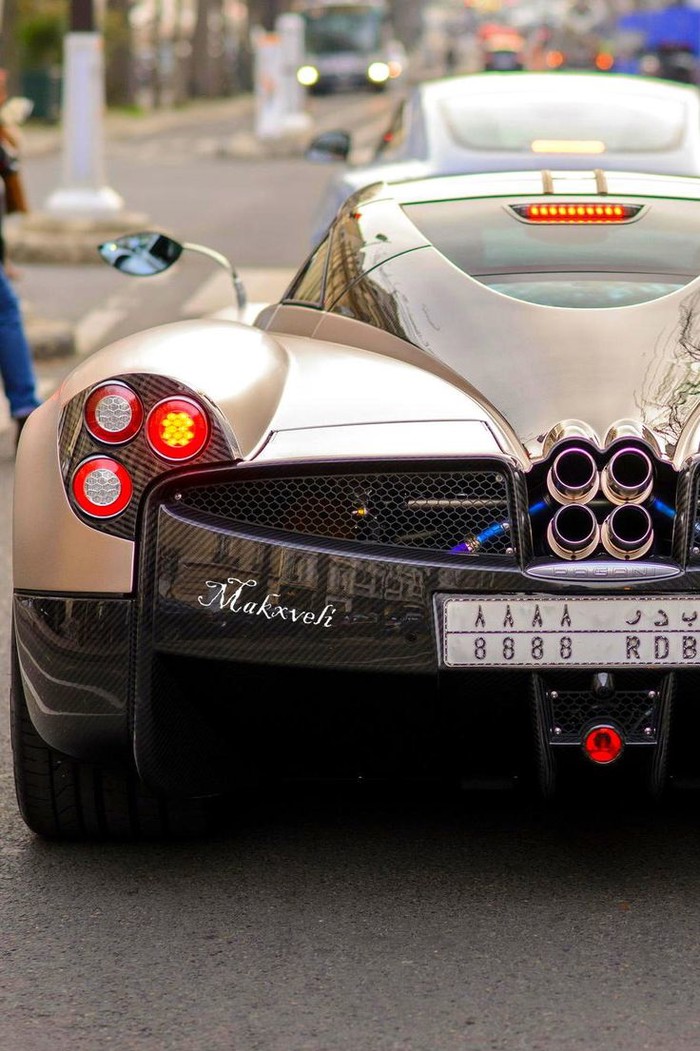 Pagani Huayra.