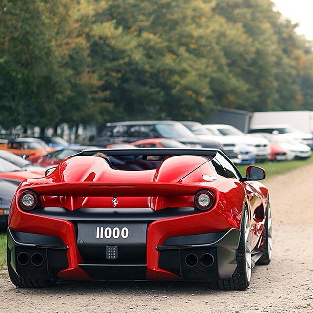 Ferrari F12 TRS.