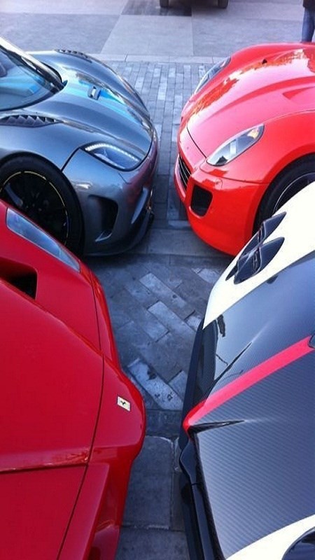 Supercar kiss offs!
