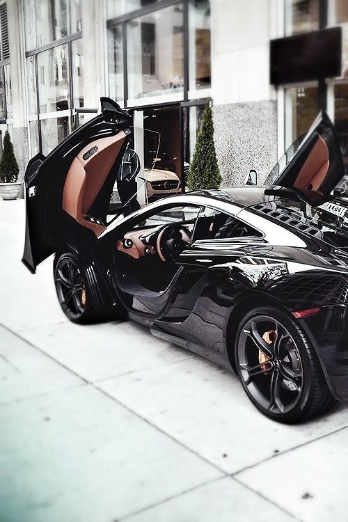 McLaren MP4-12C.