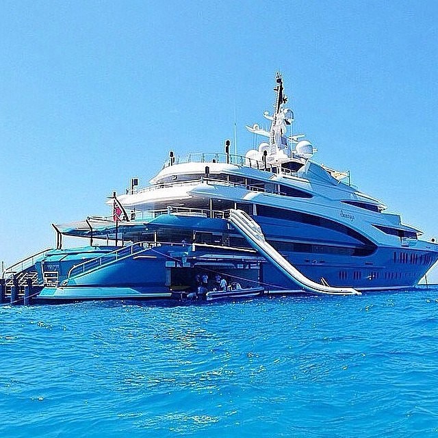 Amazing superyacht.