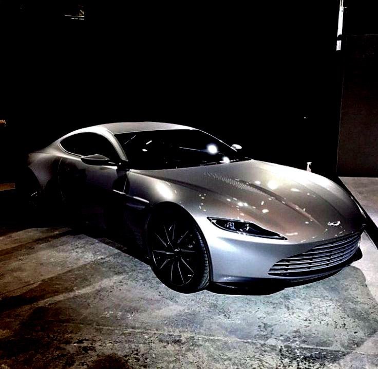 Aston Martin DB10.