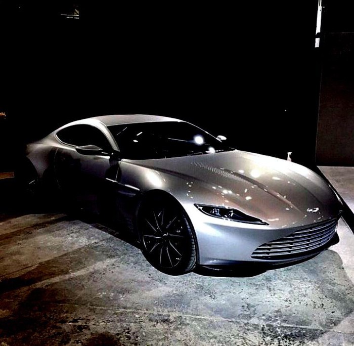 Aston Martin DB10.