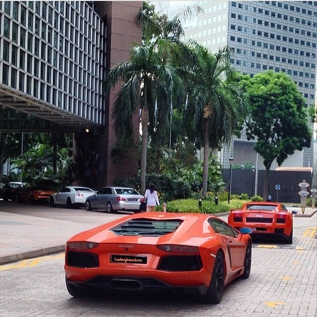  Lamborghini Aventador.