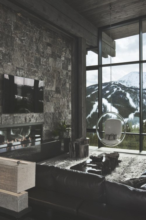 Amazing mountain view from the living room.