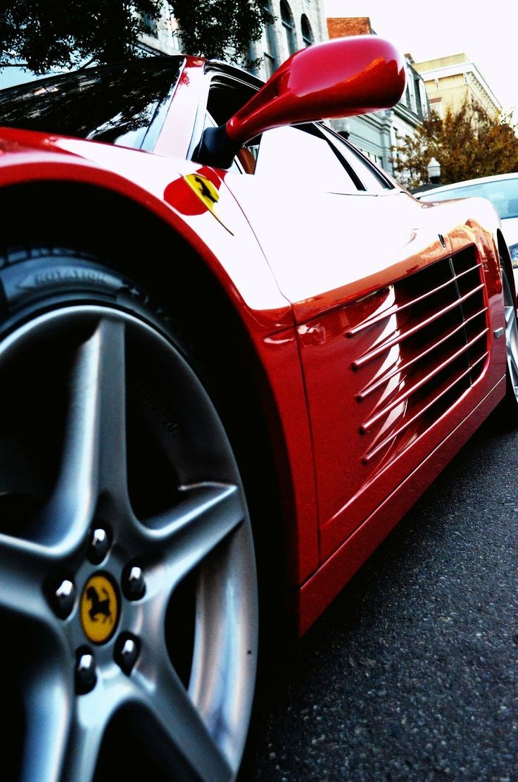 Ferrari Testarossa.