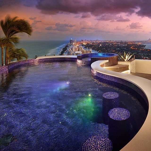 Amazing pool with a view of Miami.