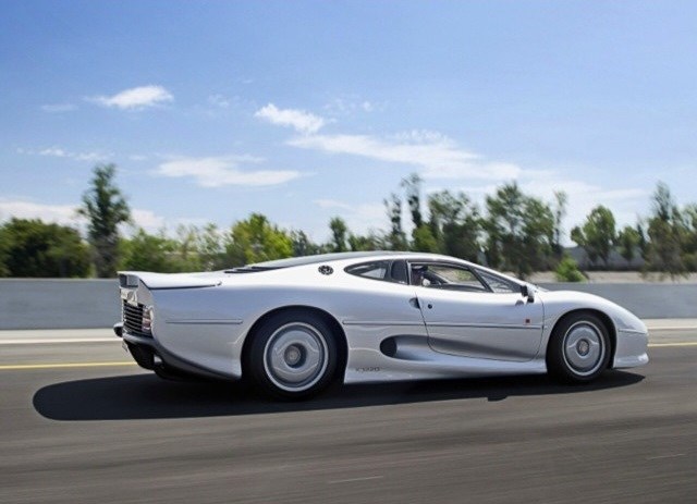 Jaguar XJ220.