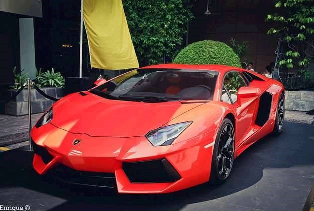 Lamborghini Aventador LP700-4.