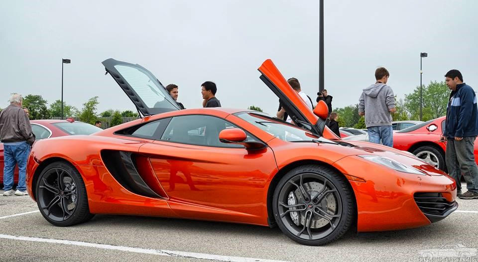McLaren MP4-12C.