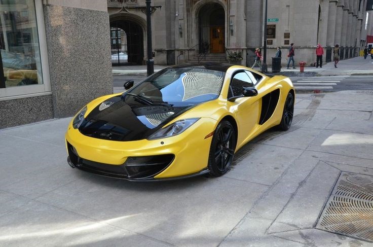 McLaren MP4-12C.