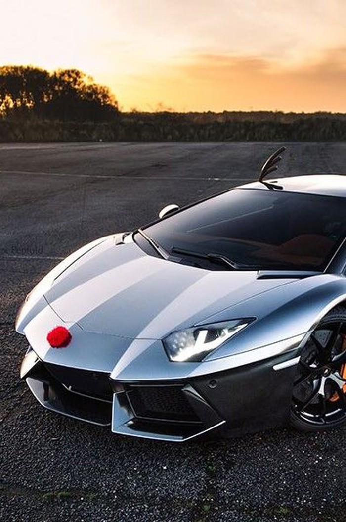 Lamborghini Aventador.