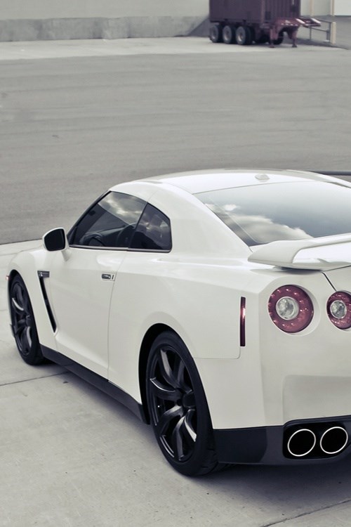 Nissan GTR.