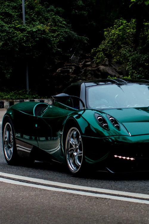 Awesome green Pagani.