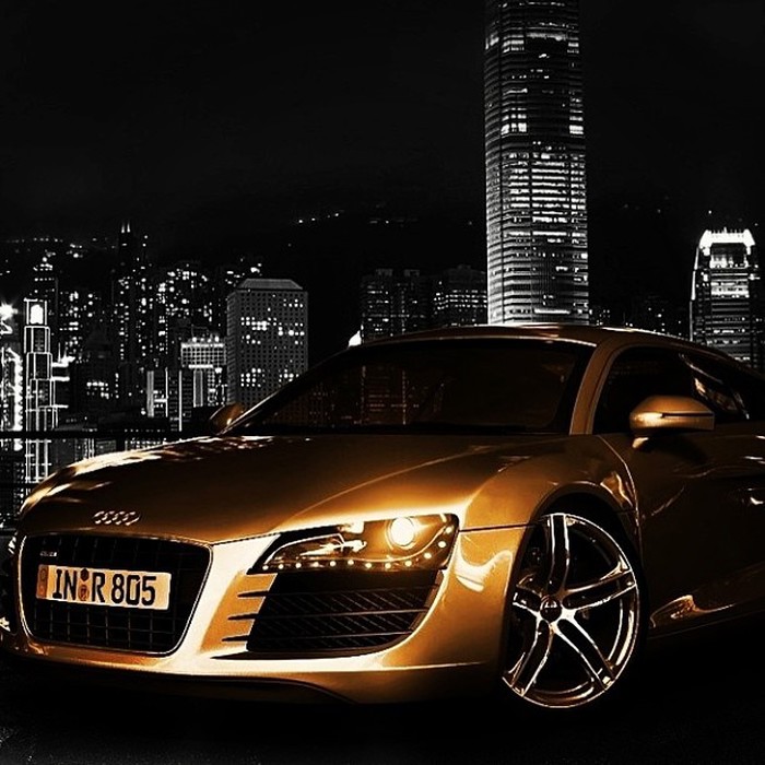 Golden Audi R8