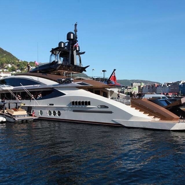 Amazing Yacht.