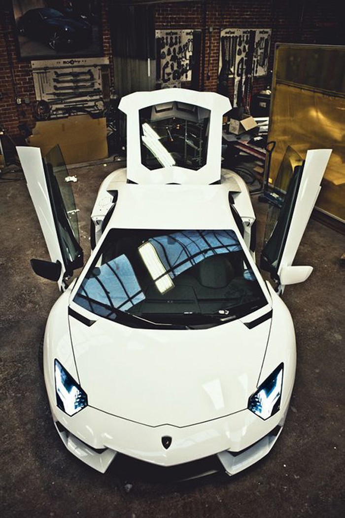 Lamborghini Aventador.