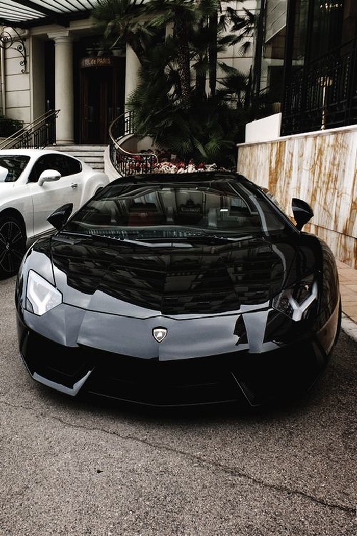 Lamborghini Aventador.