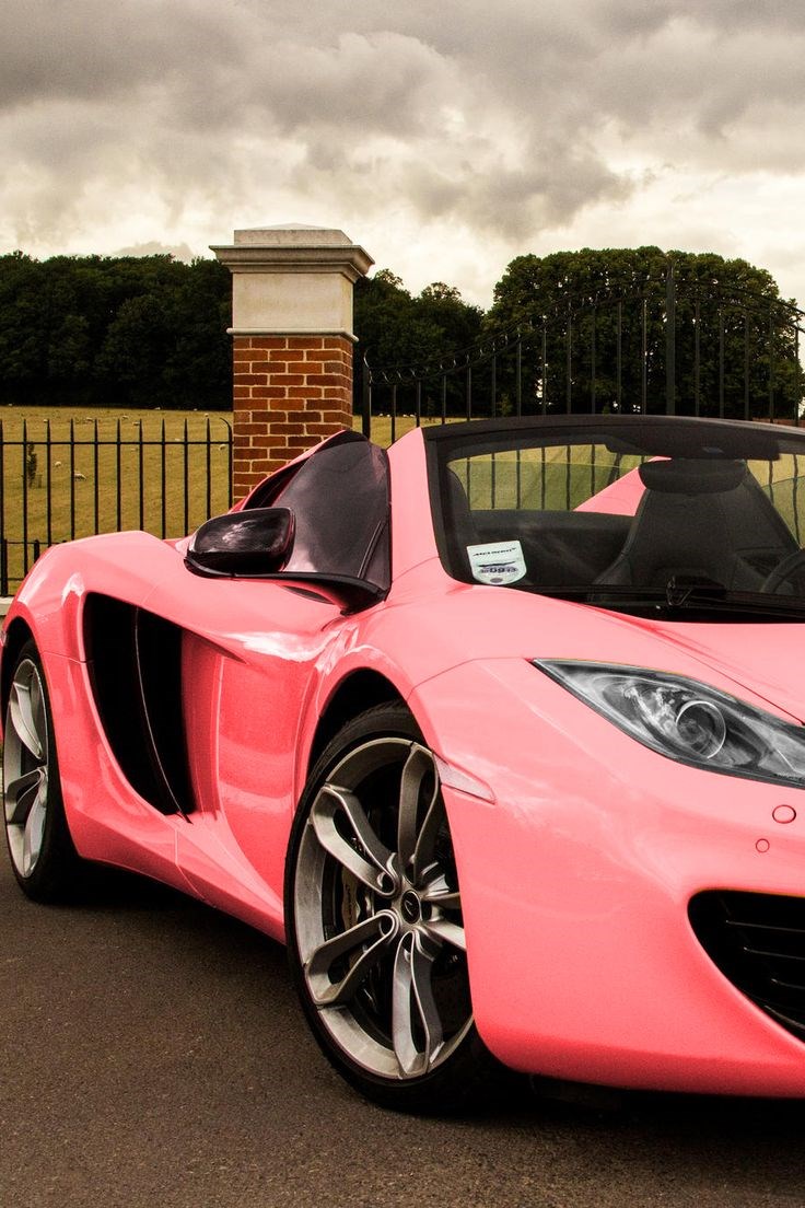 McLaren MP4-12C.