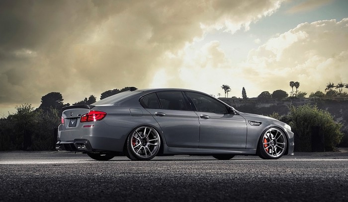 Vorsteiner BMW M5.