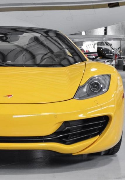 McLaren MP4-12C.